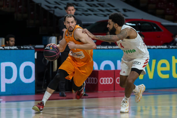 个更衣室的 个更衣室的