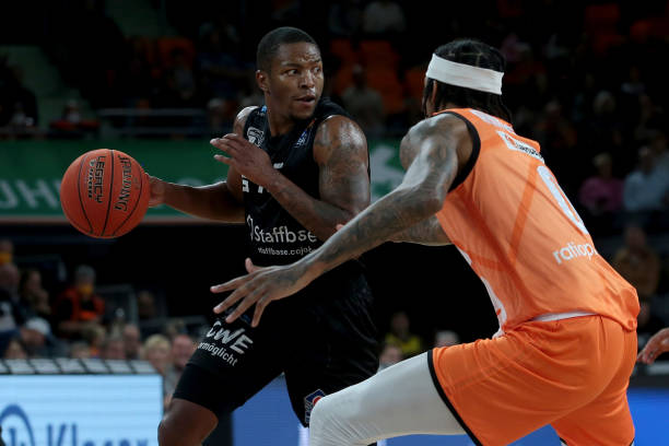 他也许正在 他也许正在