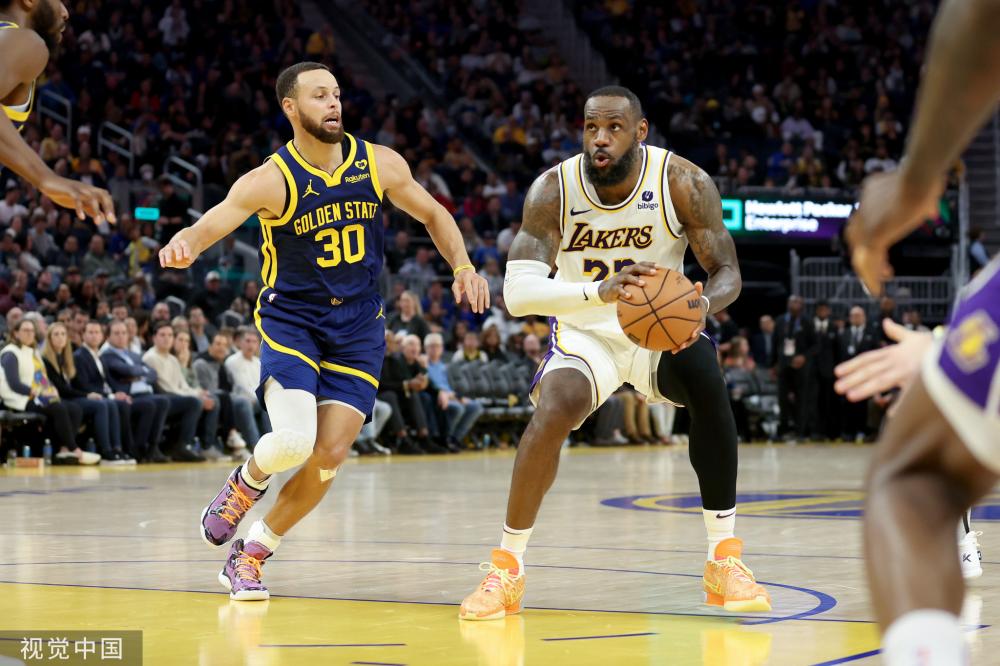 轻声提醒他 轻声提醒他