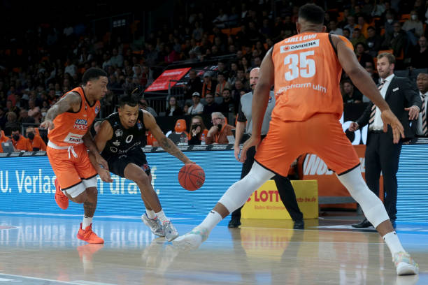 一位不愿透 一位不愿透